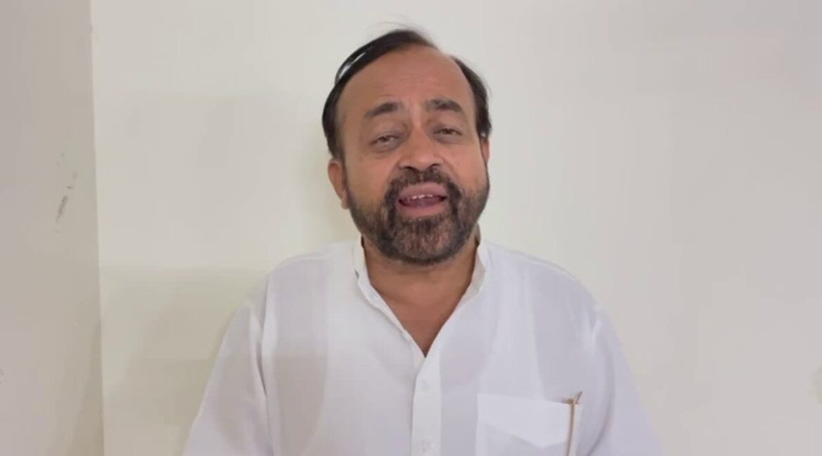 निकायों में SIR रोकने के फैसले पर विवाद ; याचिकाकर्ता बोले निर्वाचन आयोग मोहरा बन कर रहा काम