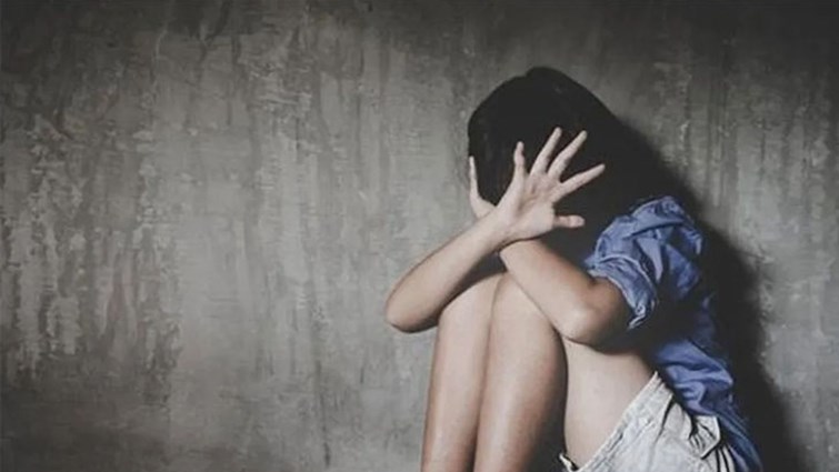 परीक्षा देने आई छात्रा का कॉलेज से अपहरण, होटल में नशीला पदार्थ पिलाकर गैंगरेप की कोशिश; इलाके में हड़कंप