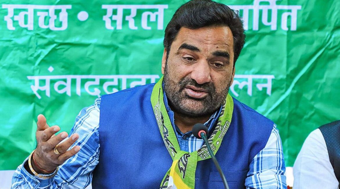 हनुमान बेनीवाल ने कांग्रेस-BJP पर लगाए मिलीभगत के आरोप, पंचायत और छात्र संघ चुनावों के मुद्दे उठाए हनुमान बेनीवाल ने कांग्रेस-BJP पर लगाए मिलीभगत के आरोप, पंचायत और छात्र संघ चुनावों के मुद्दे उठाए