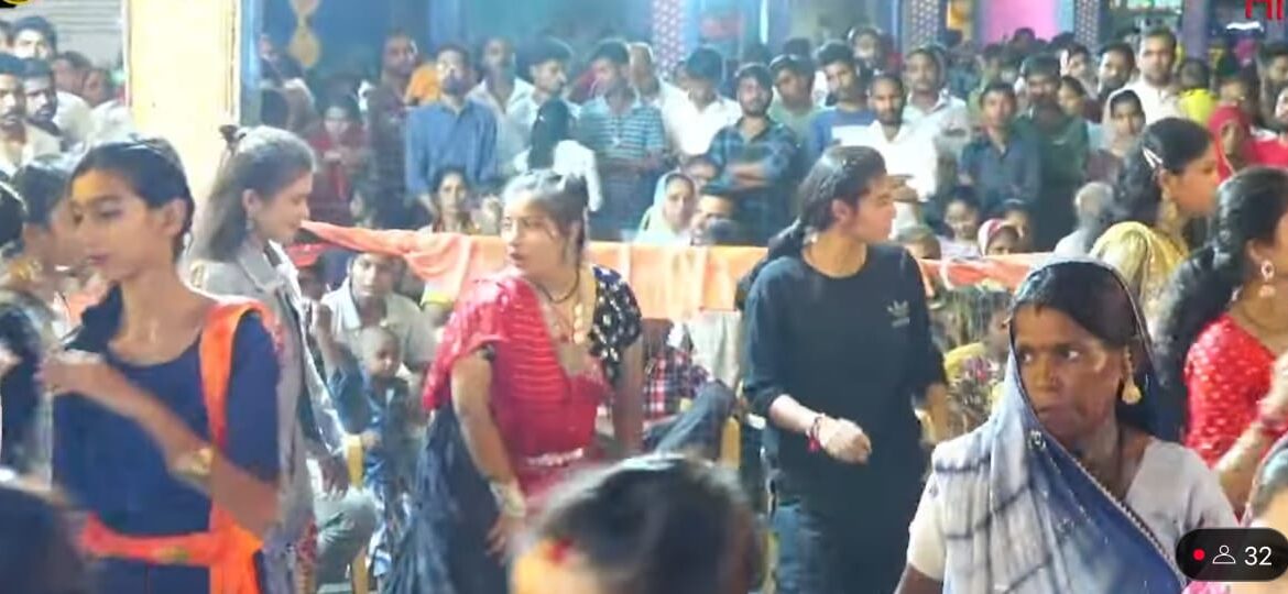 सुमेरपुर – भैरूचौक में शारदीय नवरात्रि पर गरबे में झूमीं महिलाएं और बालिकाएं