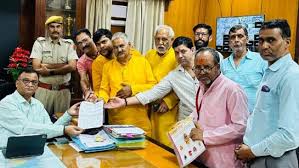 खाटूश्यामजी के पुजारी भड़के, कलेक्टर के पास जाकर सीएम भजनलाल को दी चेतावनी