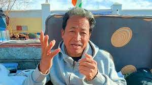 ‘हिंसा के रास्ते पर न चलें…’, लेह में Gen-Z प्रदर्शनकारियों ने की आगजनी तो सोनम वांगचुक ने अनशन खत्म करने का किया ऐलान