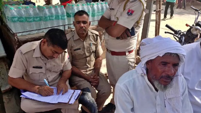 मासूम बेटे को दीवार पर पटककर पिता ने ली जान, खुद को कुल्हाड़ी से काटा, फैली सनसनी; जानें मामला मासूम बेटे को दीवार पर पटककर पिता ने ली जान, खुद को कुल्हाड़ी से काटा, फैली सनसनी; जानें मामला