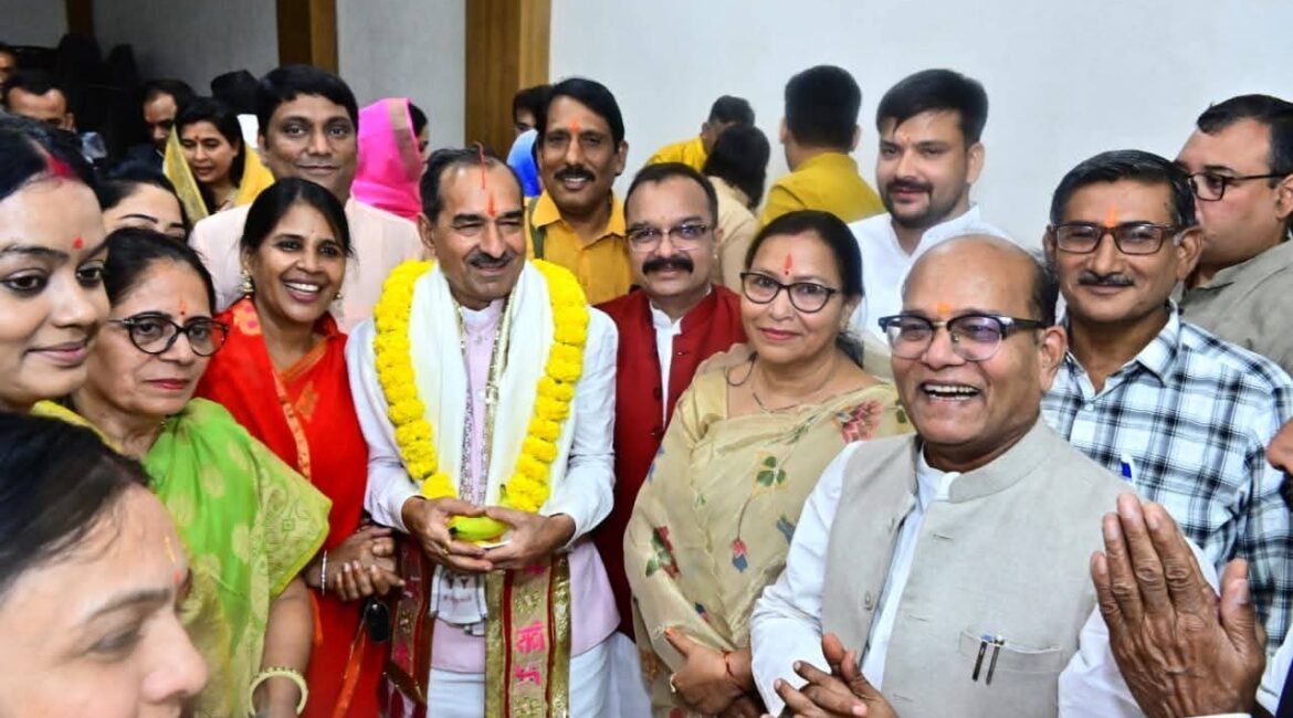 भाजपा प्रदेशाध्यक्ष मदन राठौड़ ने भाजपा कार्यालय में किया लक्ष्मी पूजन, देश-प्रदेश में खुशहाली की कामना, अंता उपचुनावों में किया जीत का दावा