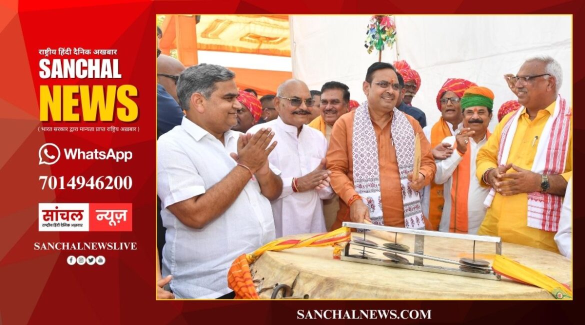 72 लाख किसानों के खाते में ट्रांसफर किए 718 करोड़ रुपये, सीएम भजनलाल ने अपने गांव में लोगों की सुनी समस्याएं