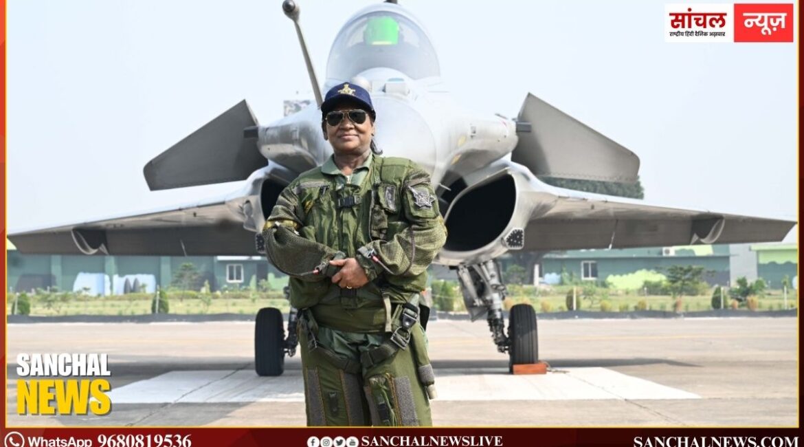 राष्ट्रपति द्रौपदी मुर्मू ने अंबाला एयरफोर्स स्टेशन से राफेल लड़ाकू विमान में उड़ान भरकर रचा इतिहास, जवानों ने दिया ‘गार्ड ऑफ ऑनर’