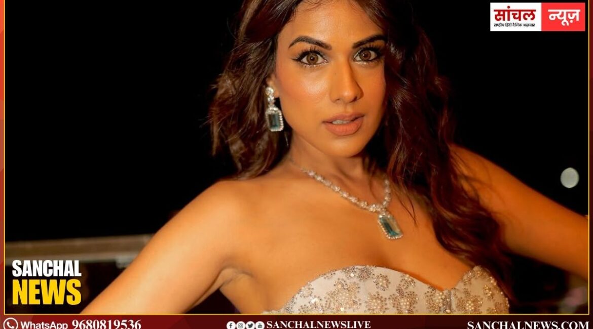 एक्ट्रेस का लुक वेडिंग सीजन के लिए है परफेक्ट इंस्पिरेशन; सिल्वर लहंगे में निया शर्मा ने गिराई बिजलियां