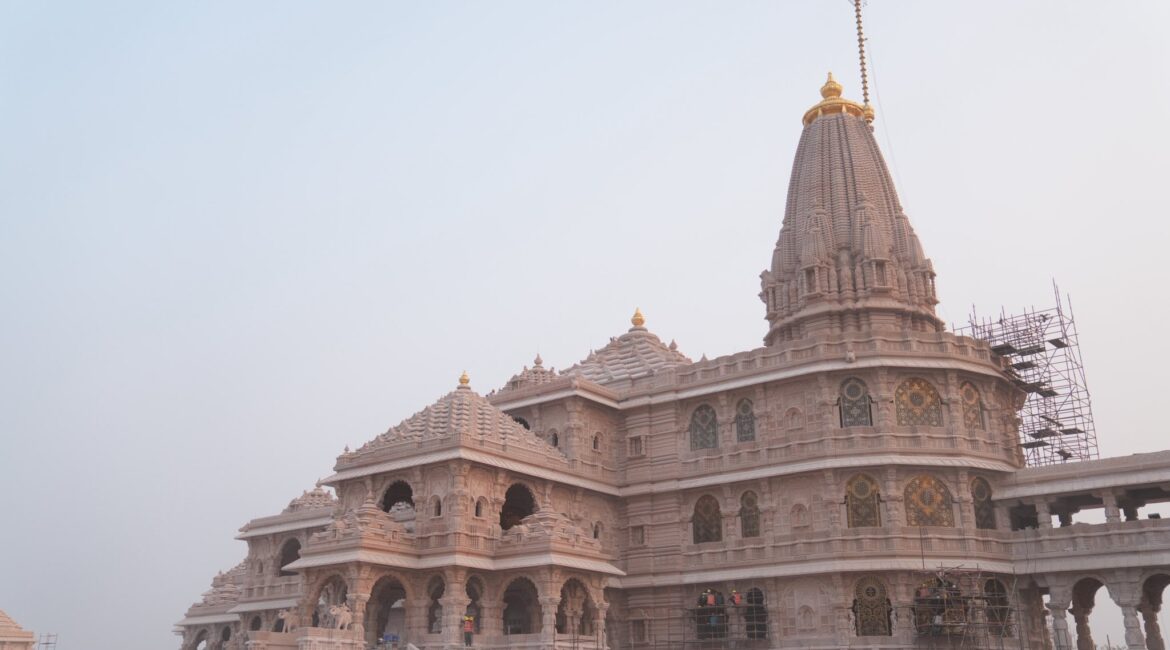 70.5 एकड़ में फैला Ayodhya Ram Mandir 44 द्वार और 18 दरवाजे, क्या होता है अंतर? 70.5 एकड़ में फैला Ayodhya Ram Mandir 44 द्वार और 18 दरवाजे, क्या होता है अंतर?