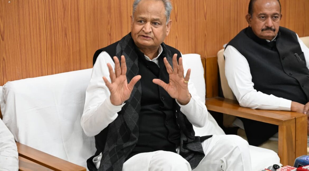 SIR पर बोले अशोक गहलोत-  चुनाव आयोग का रवैया निष्पक्षता के अनुरूप नहीं, ”चुनाव रूस और चीन की तरह सिर्फ़ औपचारिकता बनकर न रह जाएं”