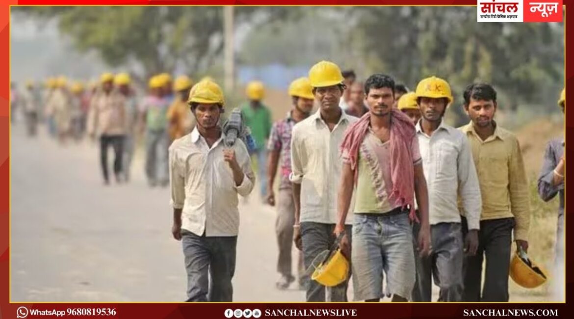 श्रम कानूनों में बड़े बदलाव और सुधार के साथ सरकार ने लागू किए 4 नए लेबर कोड, वेतन, ग्रैच्युटी और ओवरटाइम के नियम बदले,