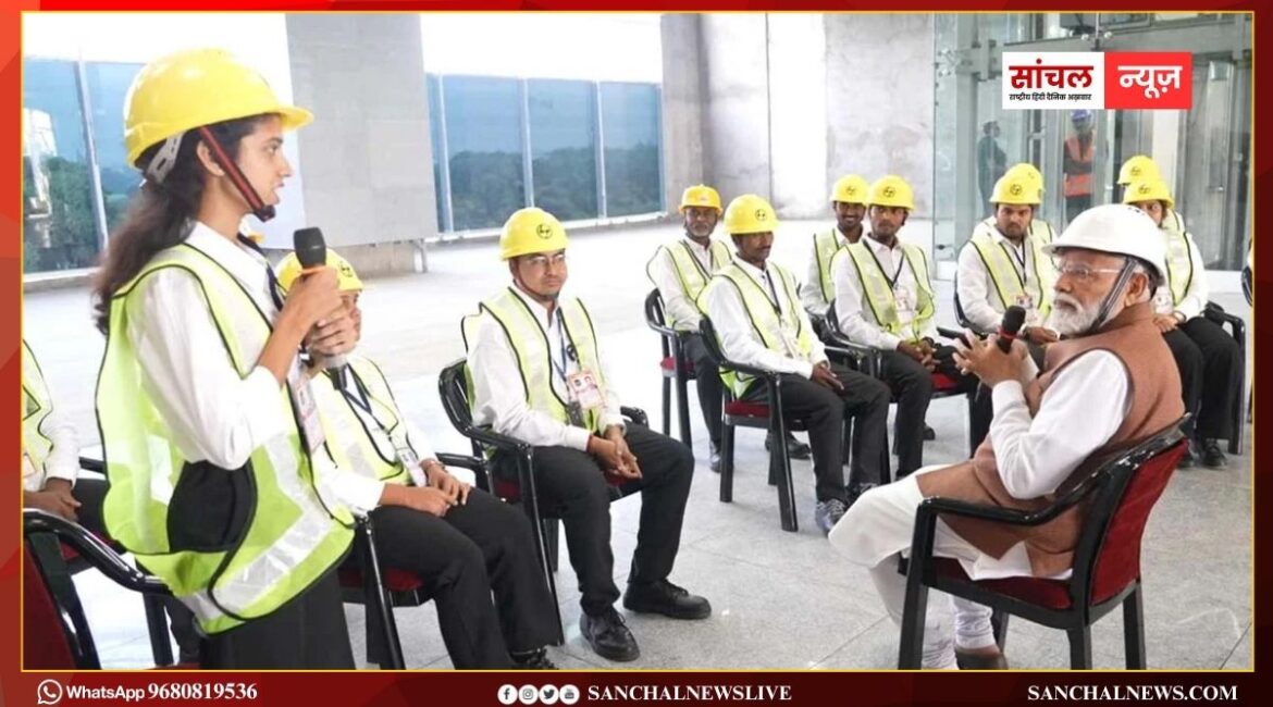 PM मोदी ने निर्माणाधीन बुलेट ट्रेन के स्टेशन का किया दौरा, निर्माणधीन कार्यों की जानकारी ली, साथ ही कर्मचारियों से भी बातचीत PM मोदी ने निर्माणाधीन बुलेट ट्रेन के स्टेशन का किया दौरा, निर्माणधीन कार्यों की जानकारी ली, साथ ही कर्मचारियों से भी बातचीत