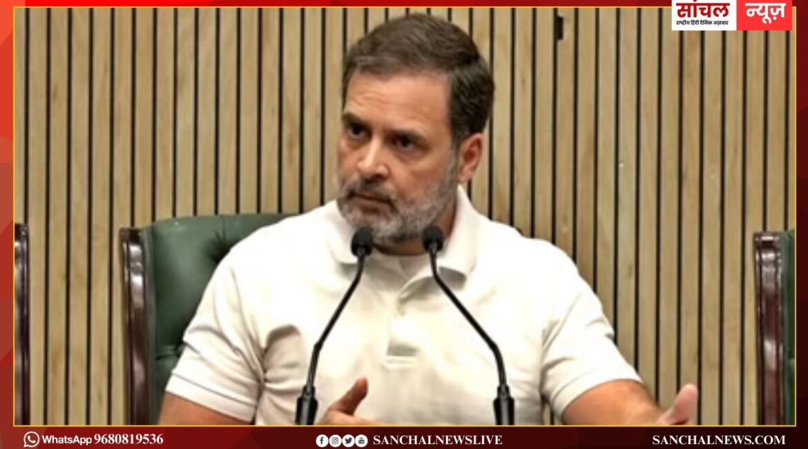 बीएलओ की मौत के बाद कांग्रेस ने EC- BJP को घेरा, राहुल बोले- यह नाकामी नहीं, षड़यंत्र है बीएलओ की मौत के बाद कांग्रेस ने EC- BJP को घेरा, राहुल बोले- यह नाकामी नहीं, षड़यंत्र है