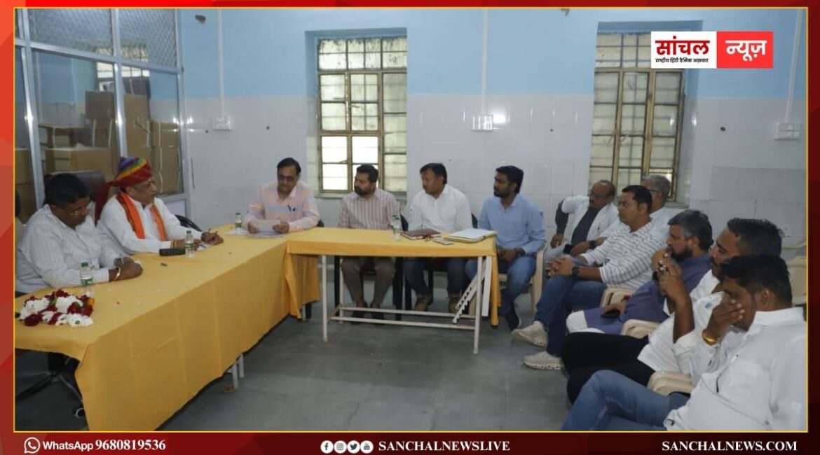 राजस्थान मेडिकेयर रिलीफ सोसायटी (RMRS) की बैठक; चिकित्सालय में भौतिक सुविधाएं मुहैया करने का निर्णय, कैबिनेट मंत्री जोराराम कुमावत ने नई एंबलेंस देने की घोषणा