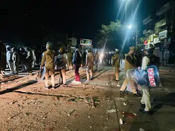 चौमू में सांप्रदायिक तनाव: पुलिस पर हमला, आंसू गैस और छावनी बना इलाका… मस्जिद परिसर से पत्थर हटाने को लेकर विवाद