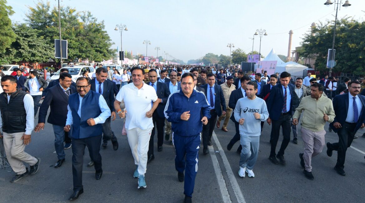 ‘रन फॉर व‍िकस‍ित राजस्‍थान’ को द‍िखाई हर‍ी झंडी; सीएम भजनलाल ने युवाओं के साथ लगाई दौड़
