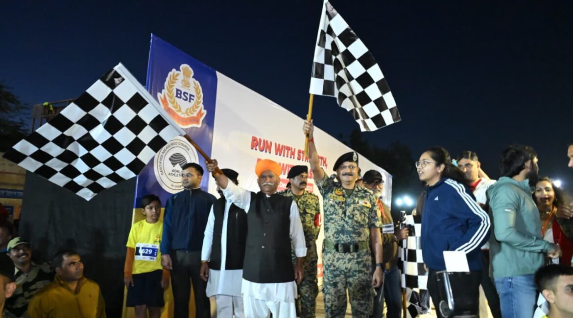 जैसलमेर बॉर्डर पर BSF 21 किमी तक मैराथन, 2800 से ज्यादा धावकों ने प्रतिभागियों ने हिस्सा…