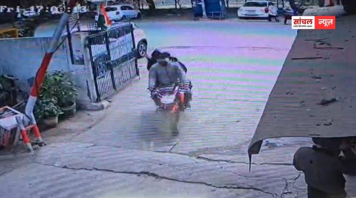 दिल्ली के रोहिणी इलाके में 25 राउंड फायरिंग, बाइक सवार तीन बदमाशों ने की फायरिंग की और मौके से फरार