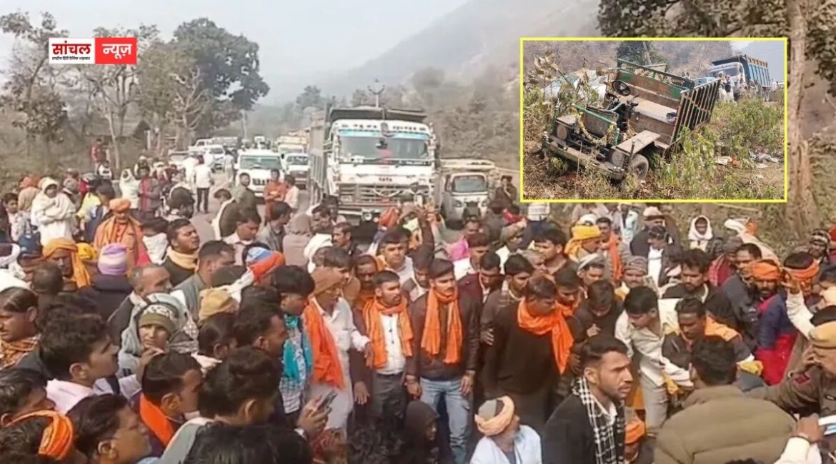 DNT समाज के सम्मेलन में जा रही जुगाड़ गाड़ी पलटने से दर्दनाक हादसा, 65 साल के बुजुर्ग की मौके पर ही मौत, हाईवे पर बैठे लोग; 5 किमी लंबा जाम DNT समाज के सम्मेलन में जा रही जुगाड़ गाड़ी पलटने से दर्दनाक हादसा, 65 साल के बुजुर्ग की मौके पर ही मौत, हाईवे पर बैठे लोग; 5 किमी लंबा जाम