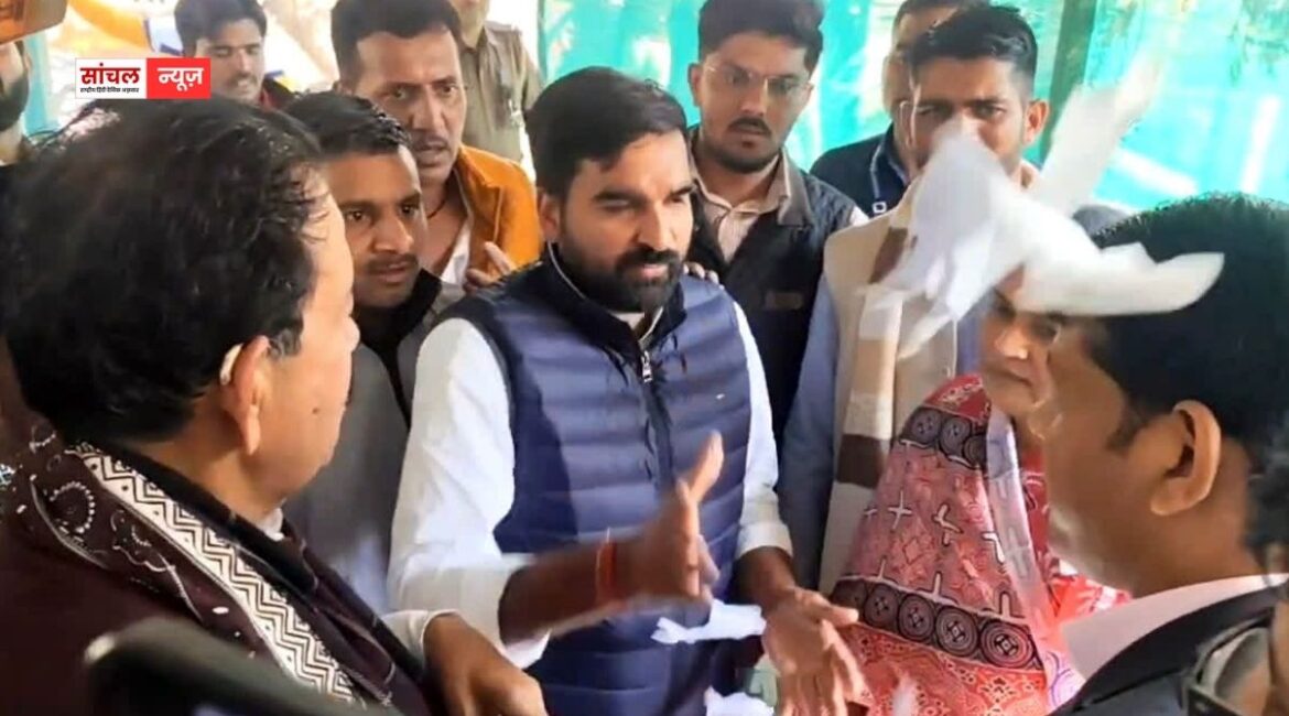 ‘मनरेगा बचाओ महासंग्राम पदयात्रा’ ज्ञापन फाड़कर SDM के मुंह पर फेंका, कहा- यूथ कांग्रेस सड़कों पर उतरेगी