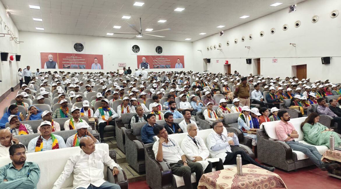 बाड़मेर में मुख्यमंत्री रोजगार उत्सव, युवाओं को सरकारी नौकरी की सौगात बाड़मेर में मुख्यमंत्री रोजगार उत्सव, युवाओं को सरकारी नौकरी की सौगात