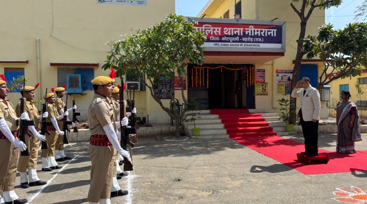 मुख्य सचिव ने नीमराना थाना का किया निरीक्षण व्यवस्थाओं की सराहना की मुख्य सचिव ने नीमराना थाना का किया निरीक्षण व्यवस्थाओं की सराहना की