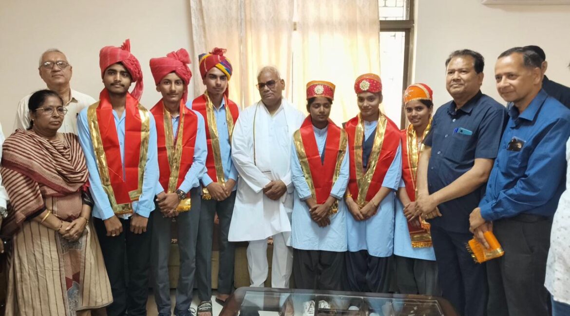 शिक्षा मंत्री ने किया 12वीं और 10वीं के टॉपर्स का  सम्मान, प्रदेश में गुणवत्तापूर्ण शिक्षा को लेकर सरकार प्रतिबद्ध, शिक्षा मंत्री