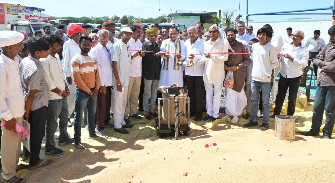 कैबिनेट मंत्री जोराराम कुमावत ने खरीद केंद्रों का किया उदघाटन कैबिनेट मंत्री जोराराम कुमावत ने खरीद केंद्रों का किया उदघाटन