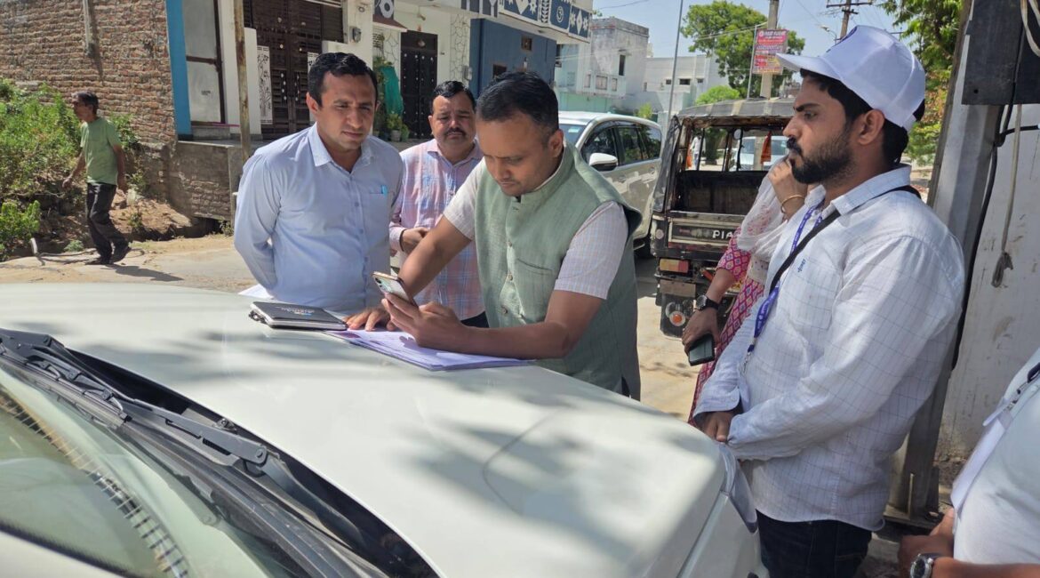 सिरोही में जनगणना कार्यों का निरीक्षण प्रमुख जनगणना अधिकारी रोहिताश्व सिंह तोमर ने लिया व्यवस्थाओं का जायजा सिरोही में जनगणना कार्यों का निरीक्षण प्रमुख जनगणना अधिकारी रोहिताश्व सिंह तोमर ने लिया व्यवस्थाओं का जायजा