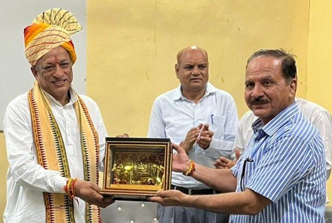 कैबिनेट मंत्री जोराराम कुमावत ने पाली जिला कृषि महाविद्यालय के विद्यार्थियों को किया सम्मानित