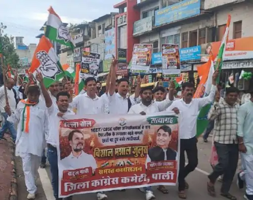 धर्मेंद्र प्रधान के इस्तीफे पर पाली में कांग्रेस का जश्न, सूरजपोल से गांधी मूर्ति तक निकाला विजय मार्च धर्मेंद्र प्रधान के इस्तीफे पर पाली में कांग्रेस का जश्न, सूरजपोल से गांधी मूर्ति तक निकाला विजय मार्च