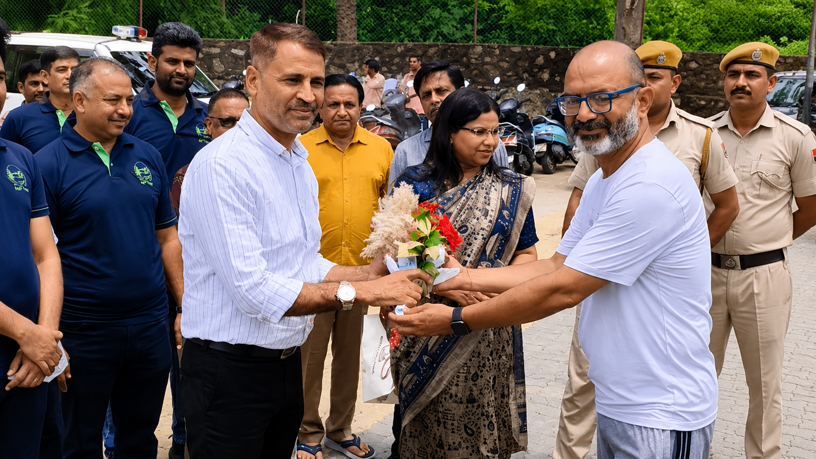माउंट आबू में होटल एसोसिएशन का हरित अभियान, अशोक वाटिका में लगाए 50 से अधिक पौधे