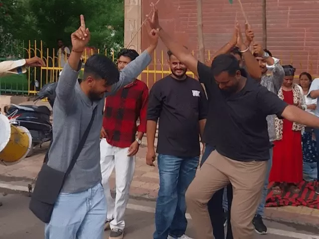 धर्मेंद्र प्रधान के इस्तीफे पर जोधपुर में छात्रों का जश्न, बोले- मांगें पूरी होने तक जारी रहेगा संघर्ष धर्मेंद्र प्रधान के इस्तीफे पर जोधपुर में छात्रों का जश्न, बोले- मांगें पूरी होने तक जारी रहेगा संघर्ष
