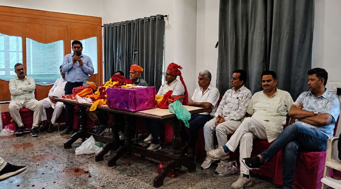 शिवगंज तहसीलदार आशुराम नायक को भावभीनी विदाई, जनप्रतिनिधियों व नागरिकों ने किया सम्मानित शिवगंज तहसीलदार आशुराम नायक को भावभीनी विदाई, जनप्रतिनिधियों व नागरिकों ने किया सम्मानित